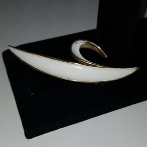 Vintage Trifari brooch